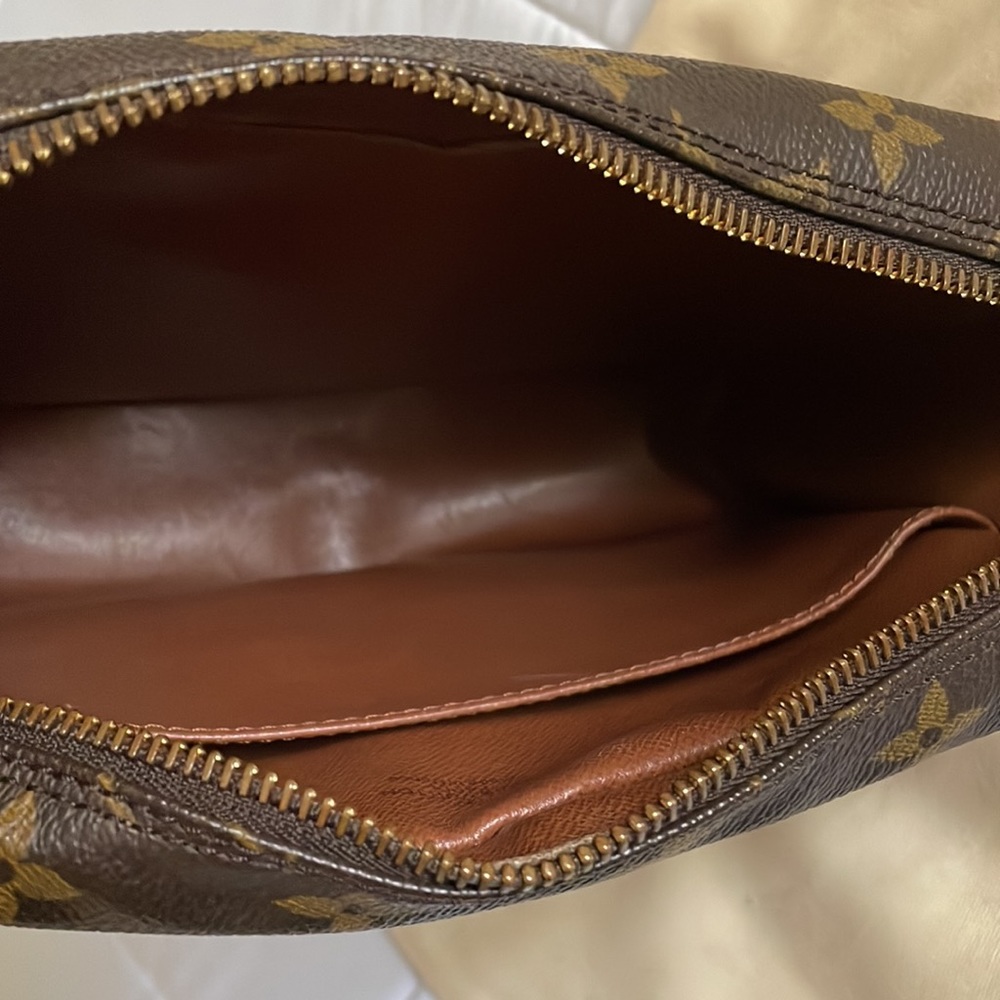 Louis Vuitton - Picture 9 of 11